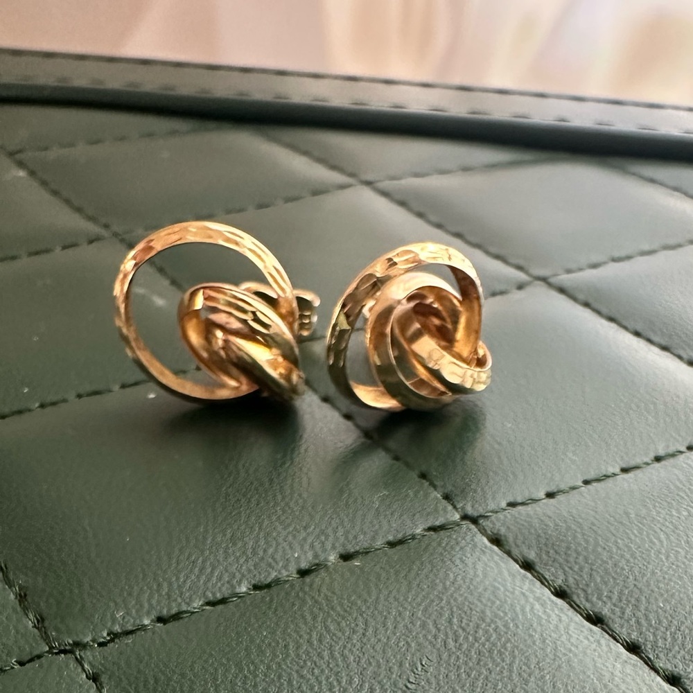Elegant Gold Knot Earrings
